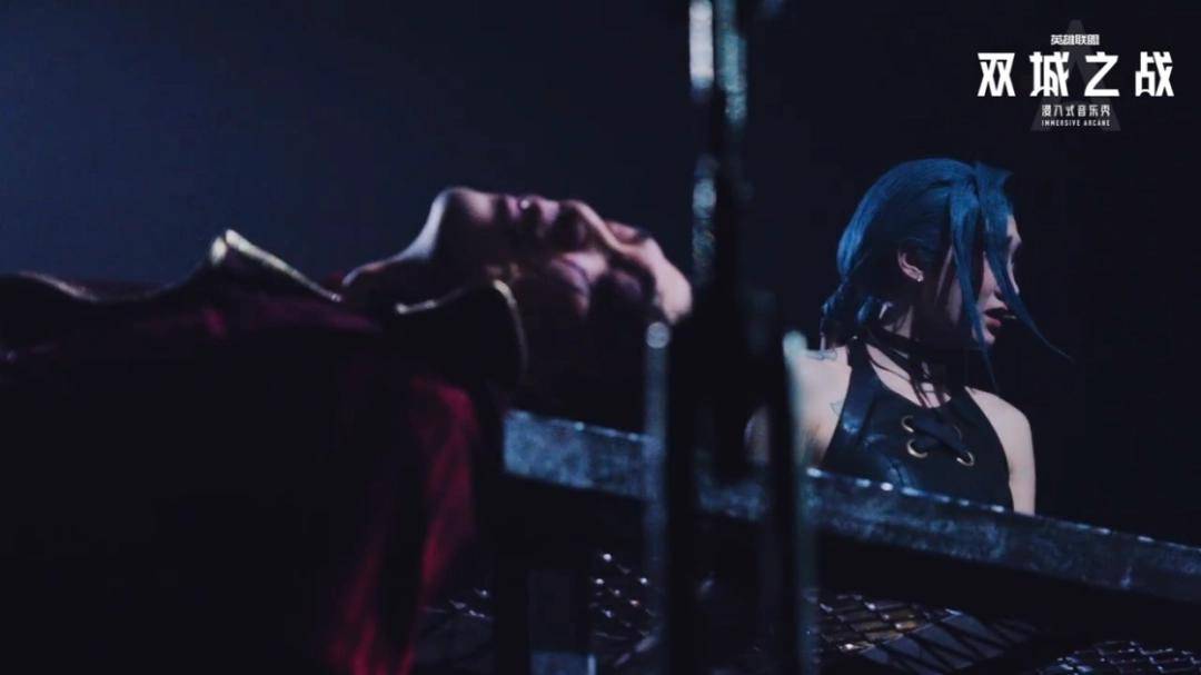 看完《双城之战》浸入式音乐秀后，我写了一篇游戏评测